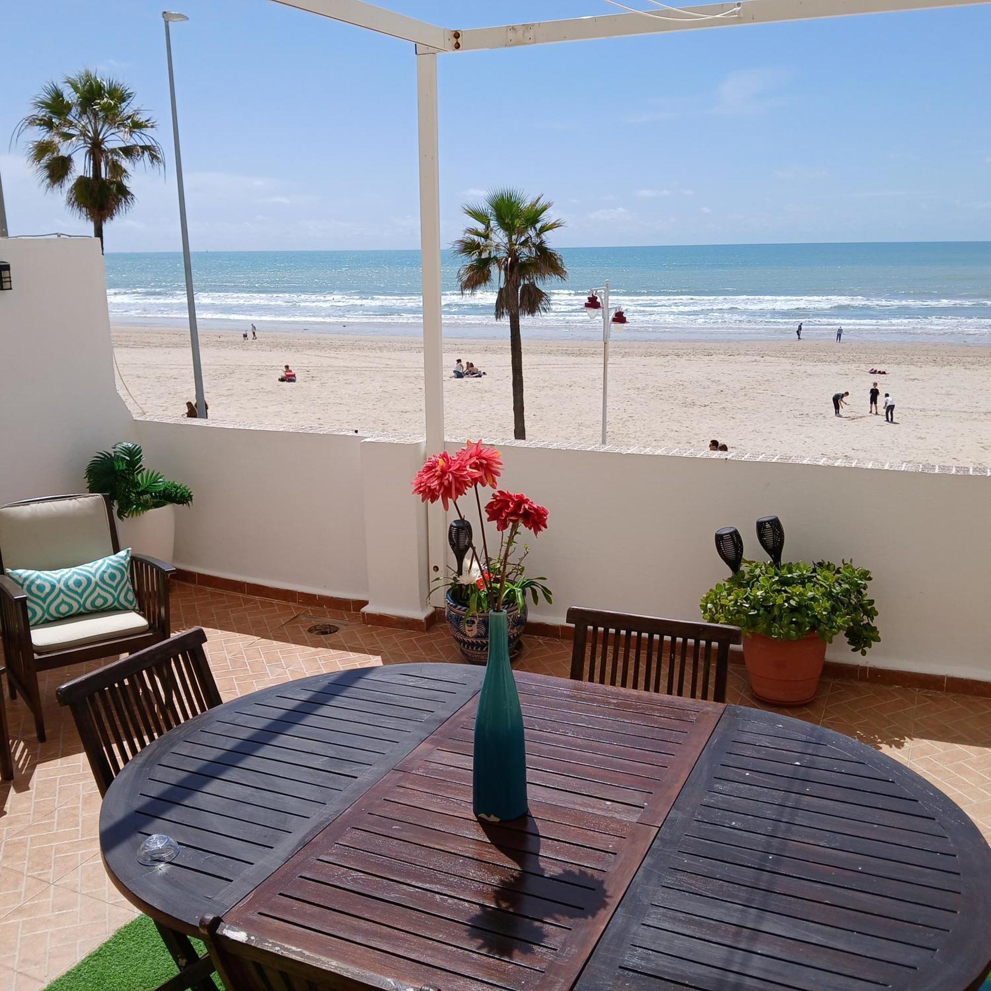 Apartamento Amazing Frontal #traveller's Awards2023 Cádis